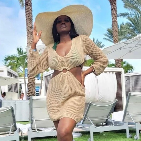 Hollow-out Knitted Cover Up - Picture 2 of 4